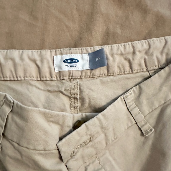Old Navy Women's Beige Shorts - Picture 2 of 4